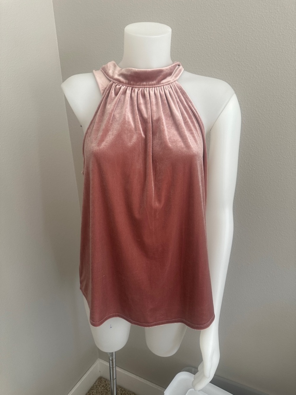 Gibson Rose Pink Velvet Halter Camisole